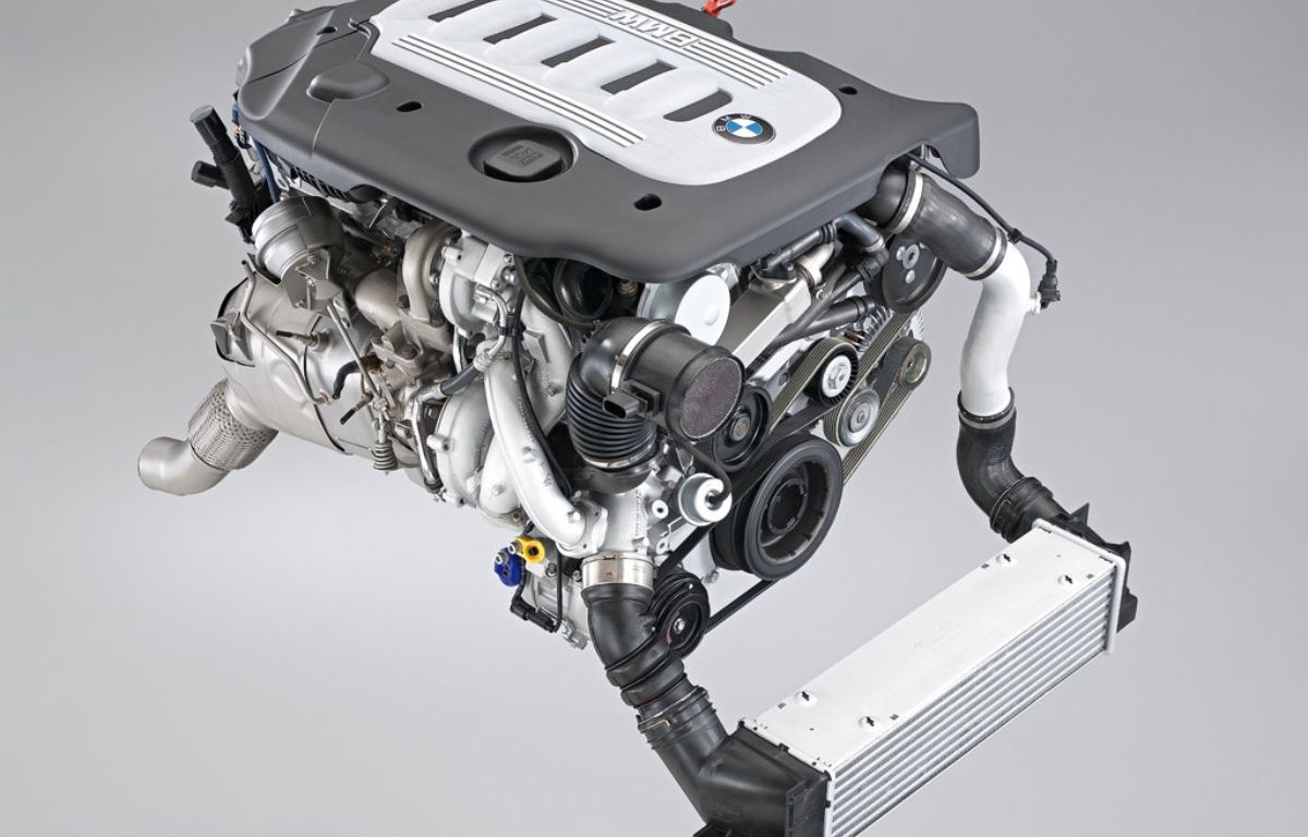 bmw-x3-inline-six-engine