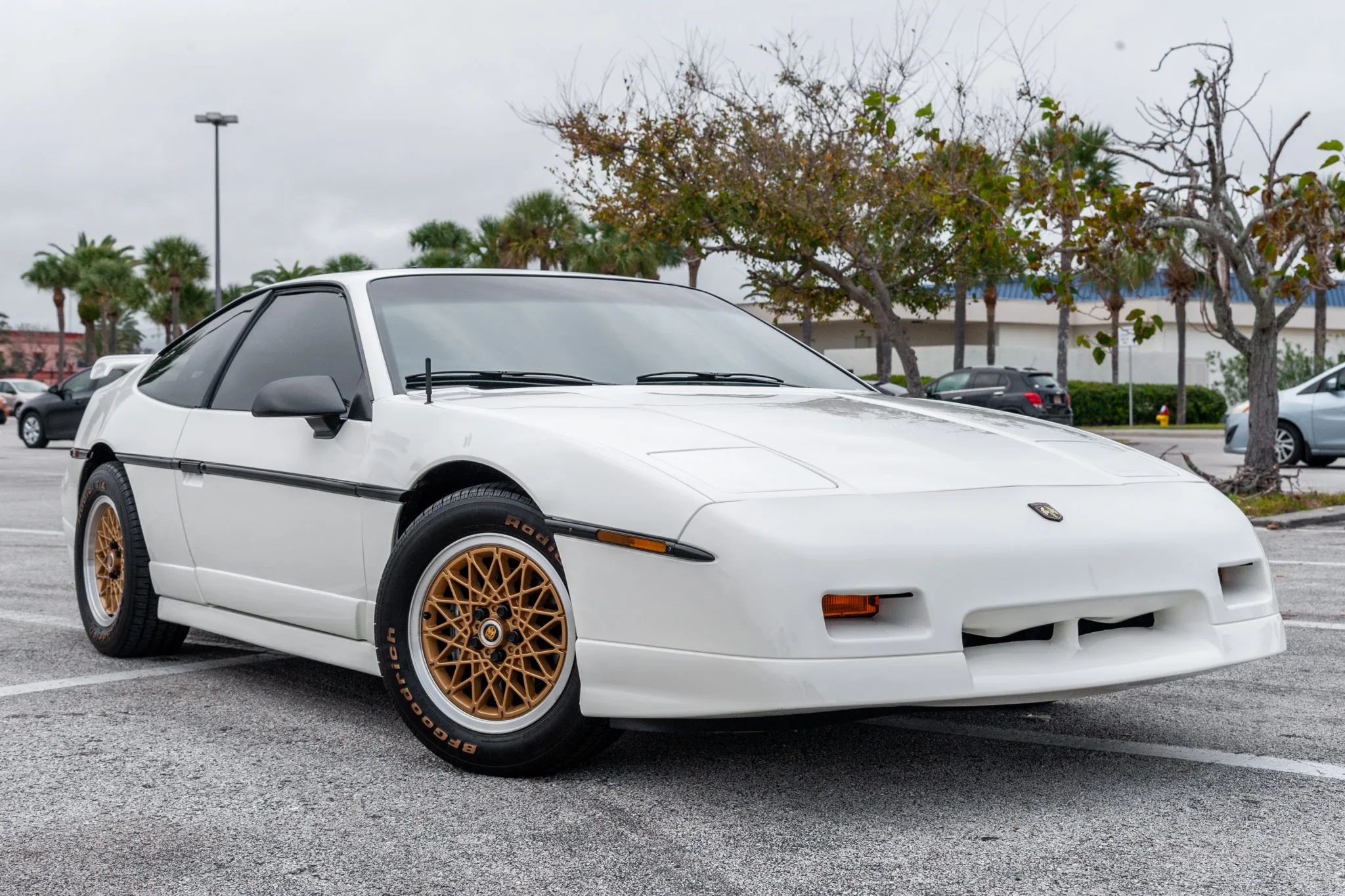 Silver 1988 Pontiac Fiero