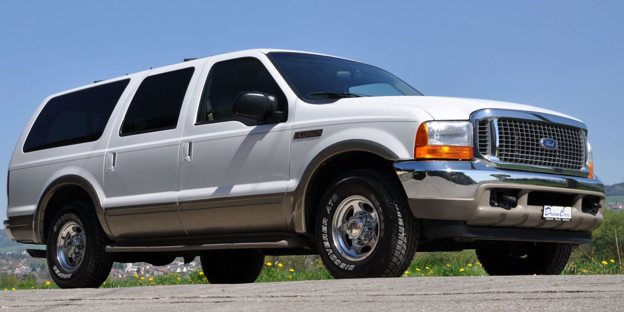 Ford Excursion Front Quarter Oxford White Clearcoat