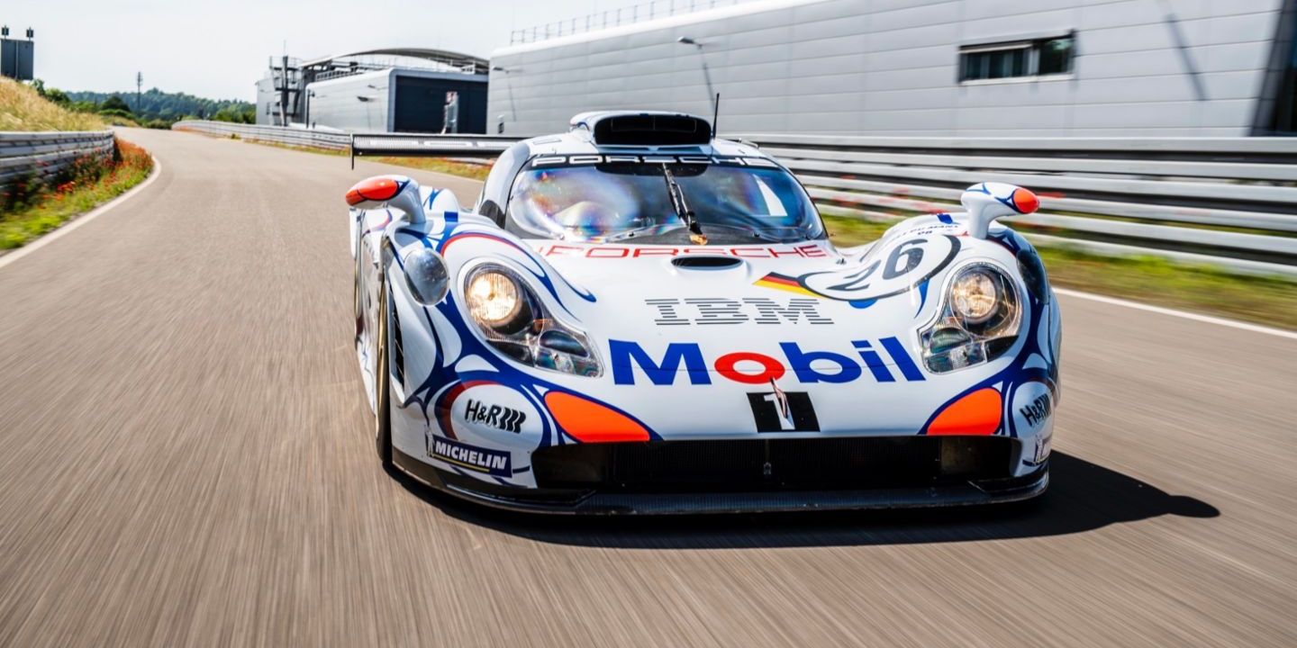 GT1 Mobil 1 livery
