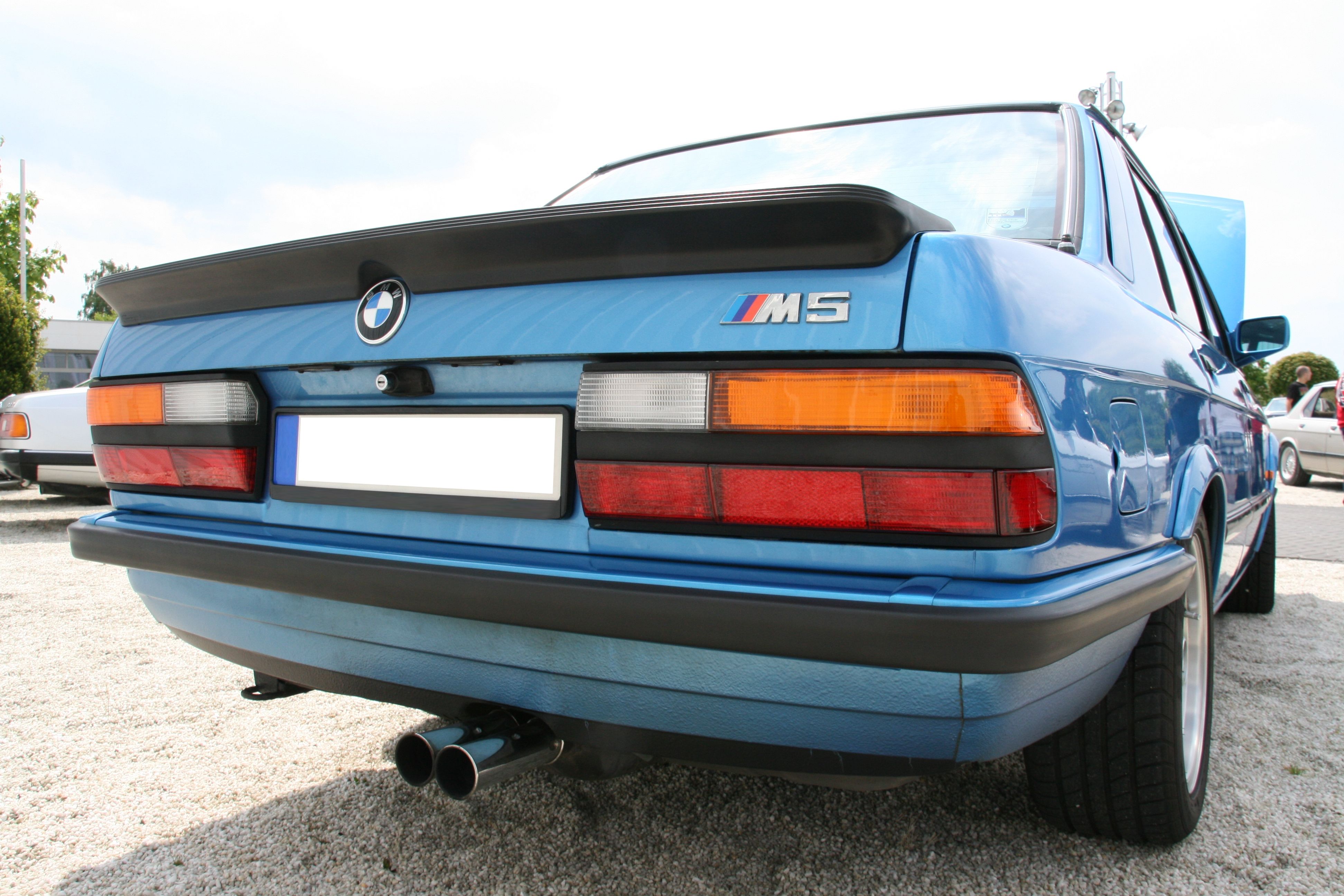 Blue BMW M5 E28 at show