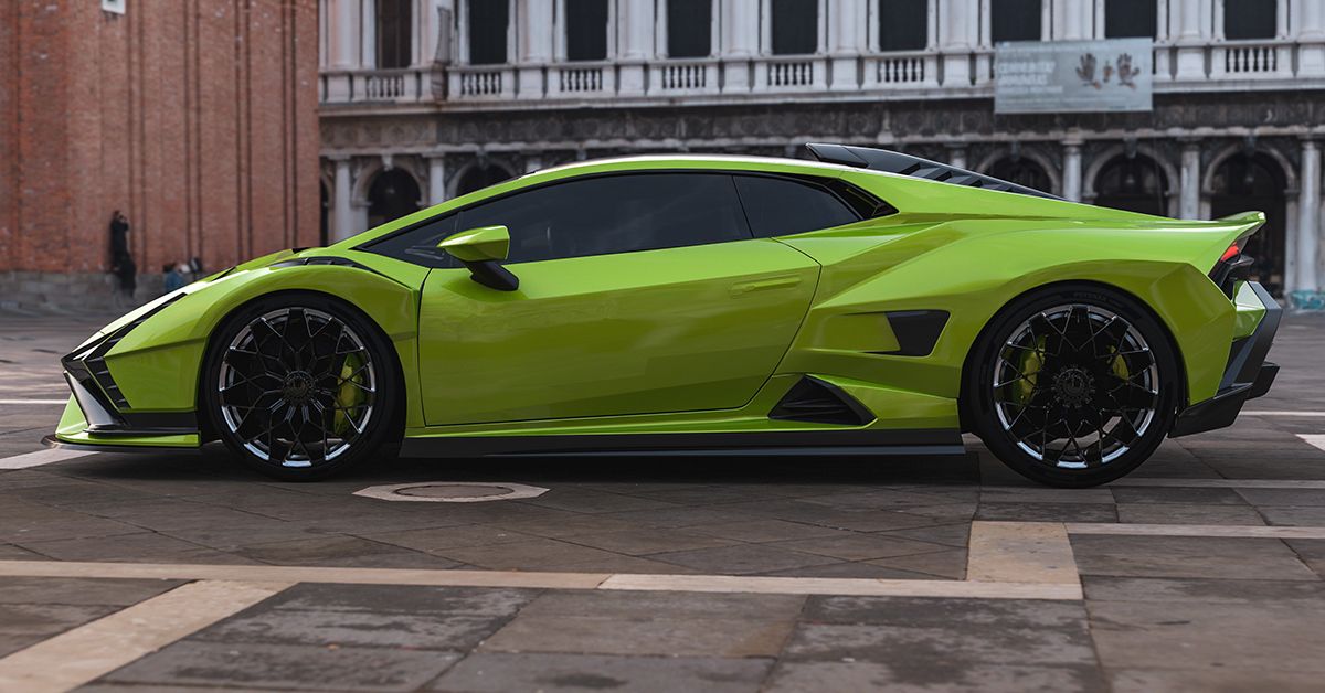 Next Generation Lamborghini Huracan in green side view