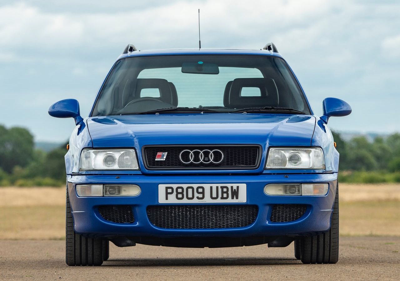 Blue Audi RS2 front