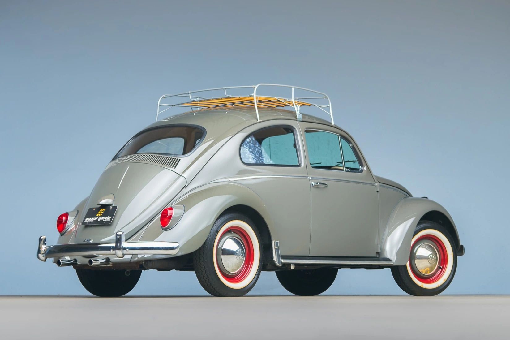 Escarabajo VW gris de 1962