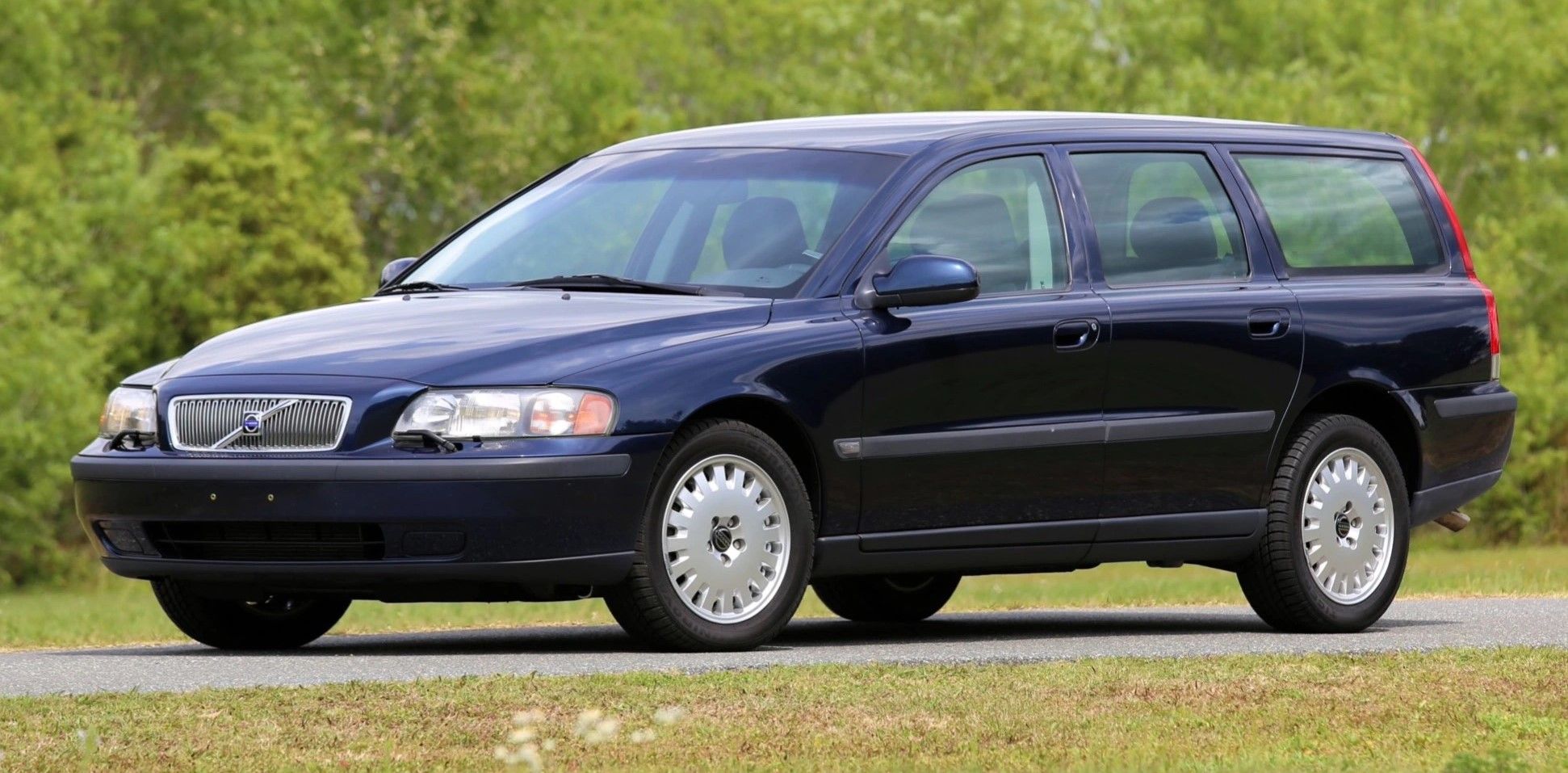 Blue 2001 Volvo V70 parked outdoors