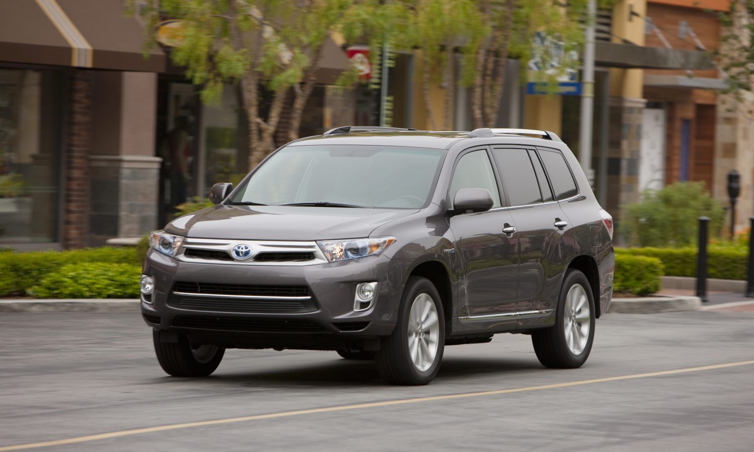 Black 2013 Toyota Highlander Hybrid on the road