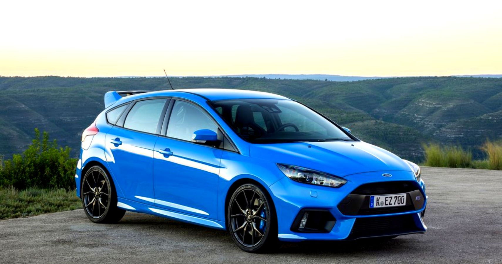 2016 Ford Focus RS Exterior Front Angle
