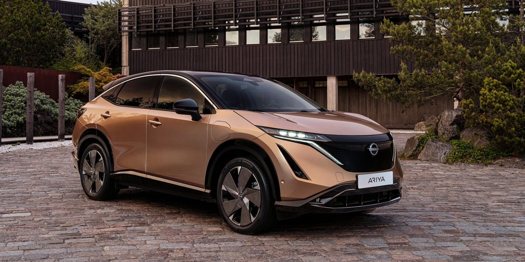 2023 Nissan Ariya Front Quarter Sunrise Cobre Casa De Luxo