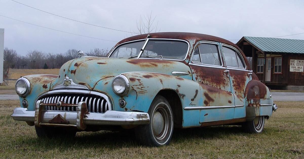 A rusted car