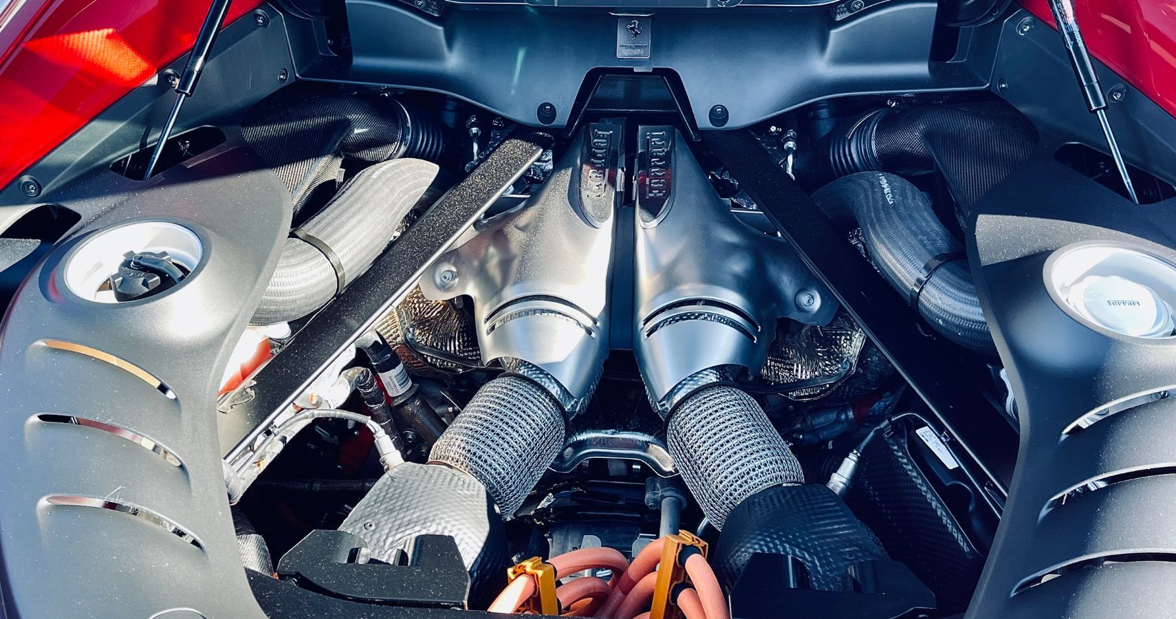 Двигатель Ferrari 296 GTB 2022 года