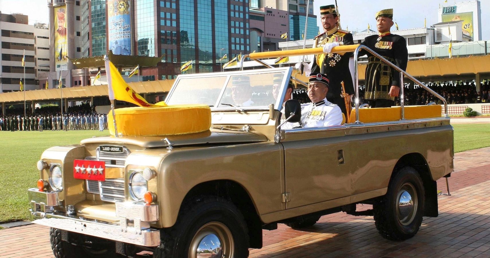 Here's The Sultan Of Brunei's Net Worth And Overall Cost Of His Car