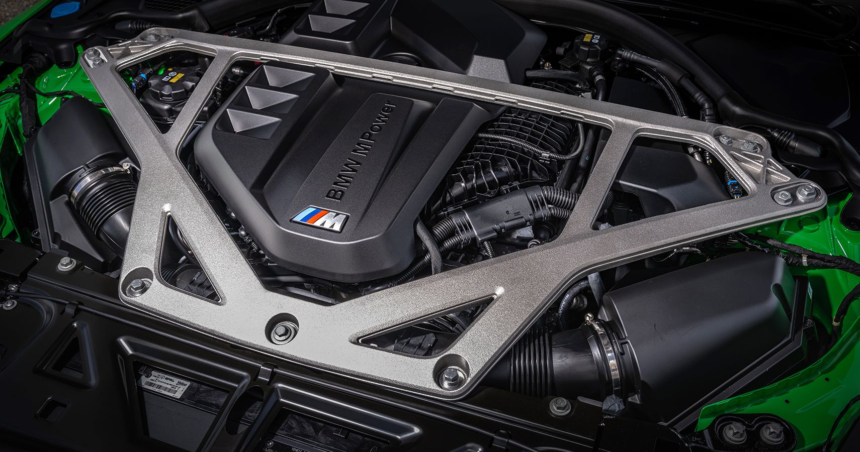 Шестицилиндровый двигатель BMW M3 CS 2023