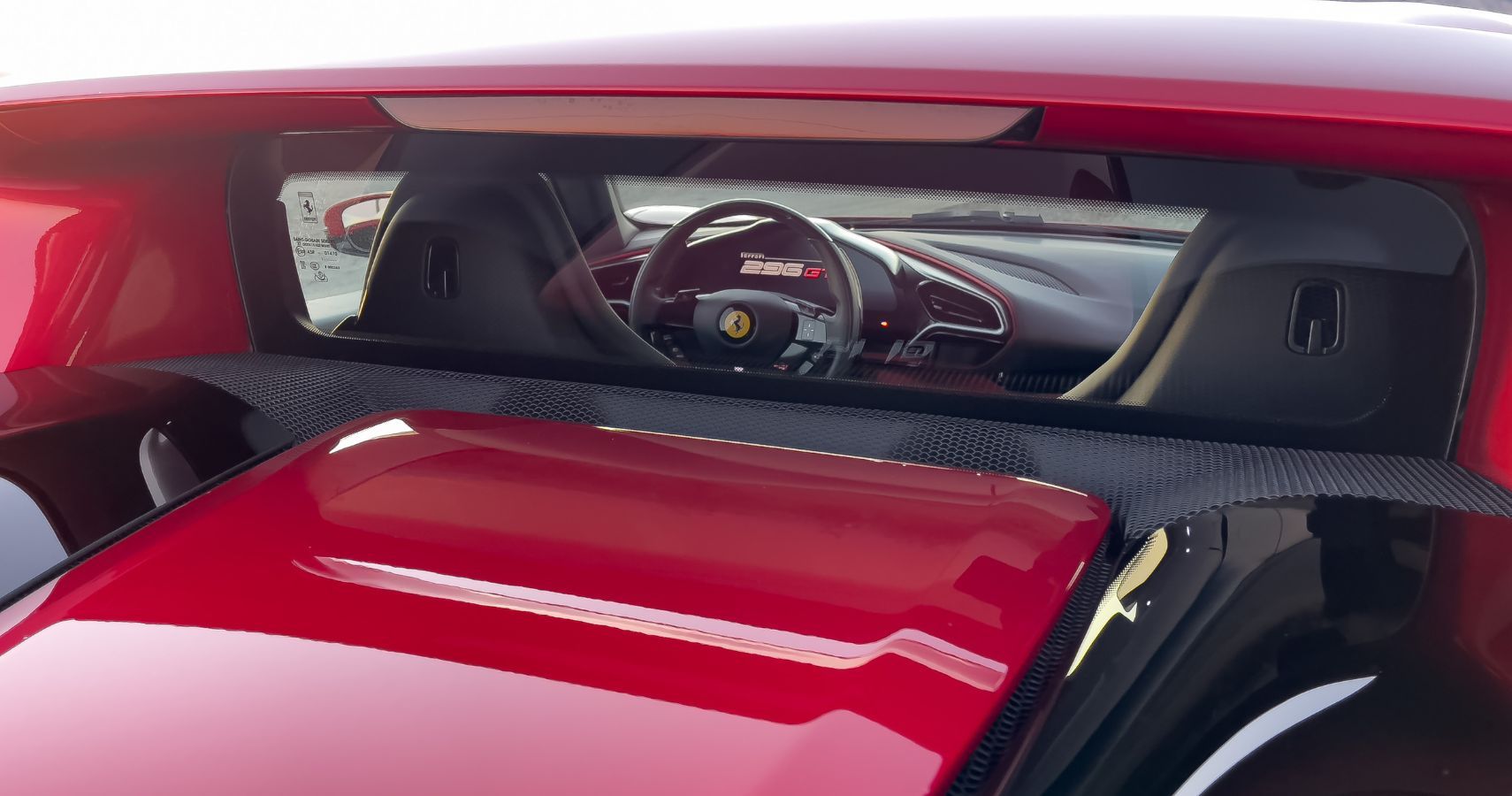 Заднее стекло Ferrari 296