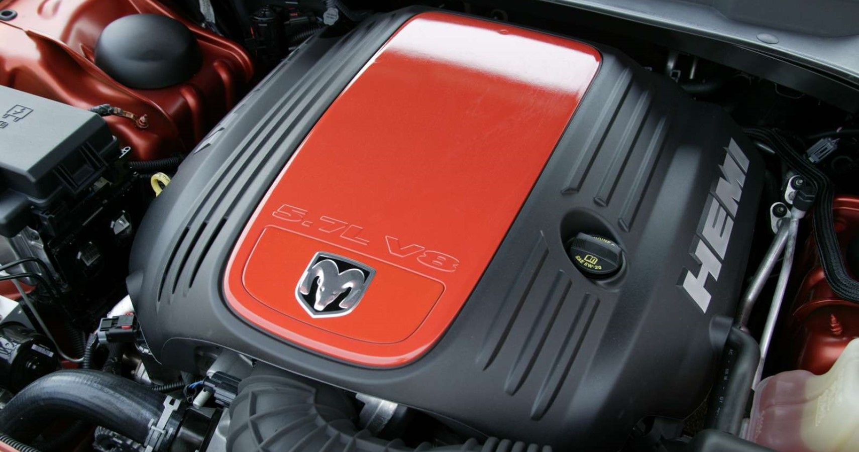 2006 Dodge Charger 5.7-Liter HEMI Engine bay view
