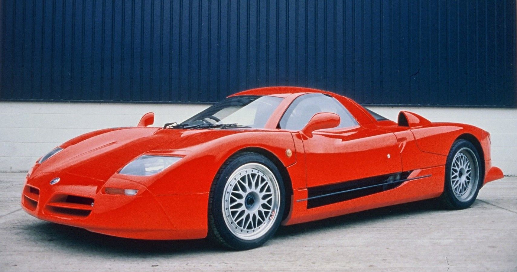 Nissan R390 GT1 was originally painted in red 
