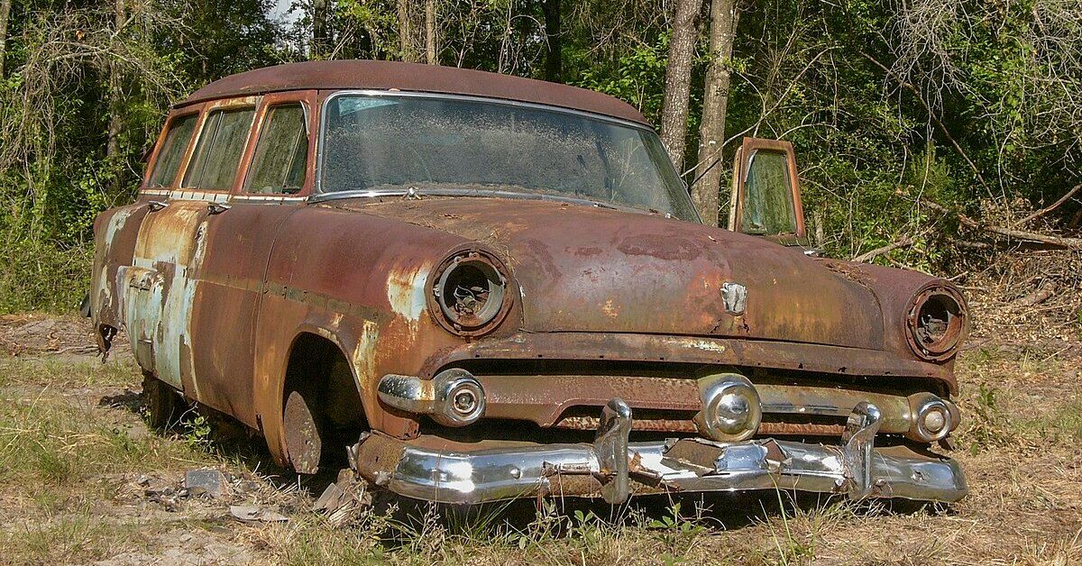 An abandoned Rusty Car in Florida