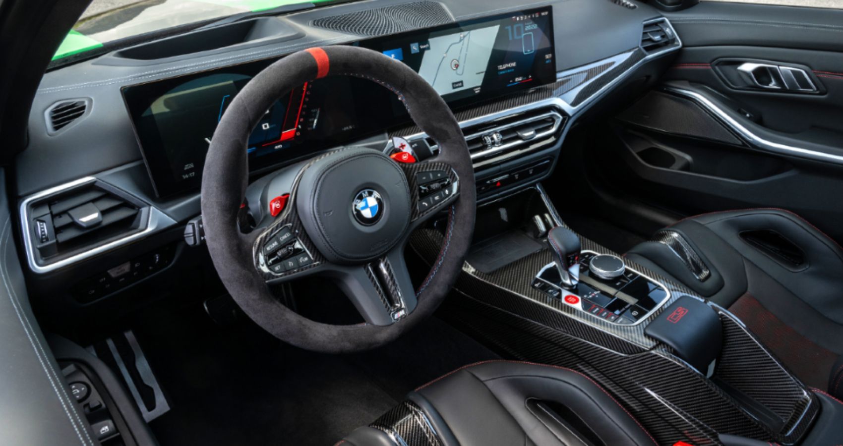 Интерьер BMW M3 CS 2024 года с акцентами из углеродного волокна