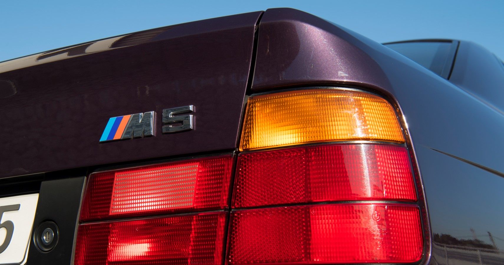 Daytona Violeta BMW E34 M5 estacionária