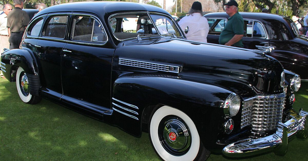 1941_Cadillac_61_Sedan (1)