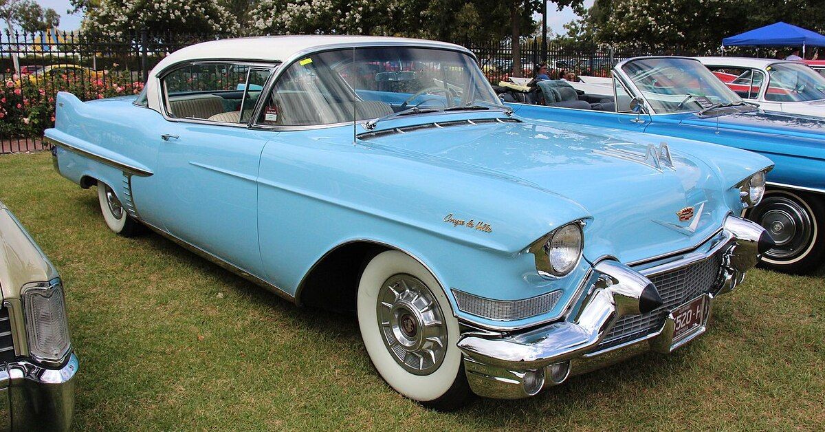 1957_Cadillac_Series_62_Coupe_deVille