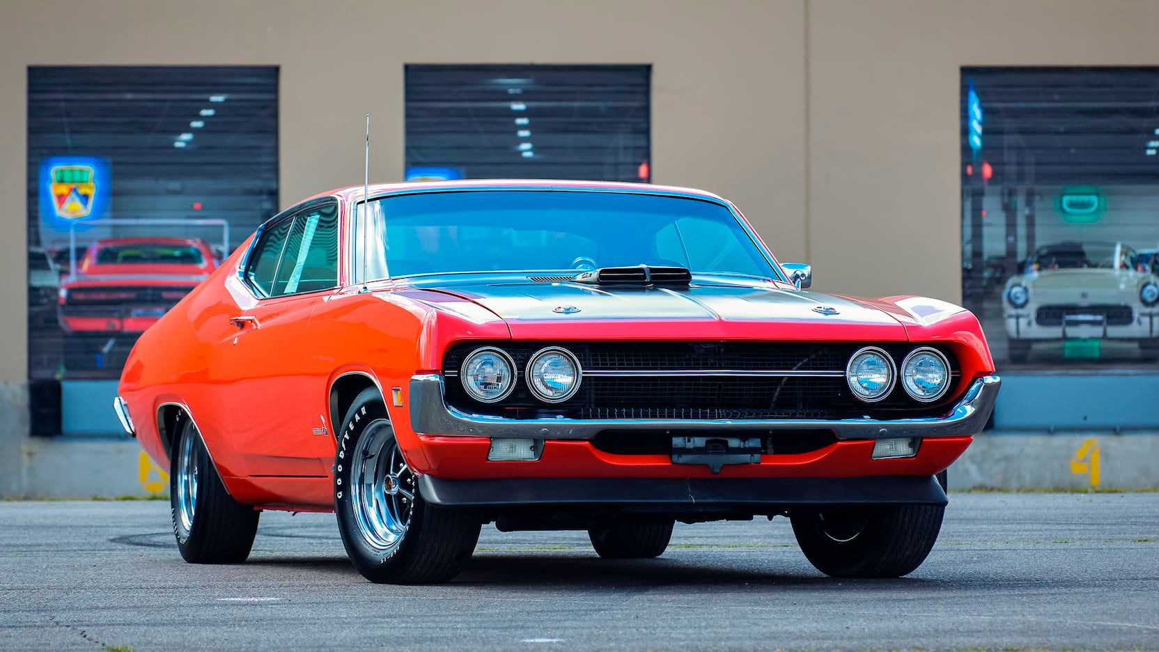 10 Classic American V8 Cars With Manual Transmissions