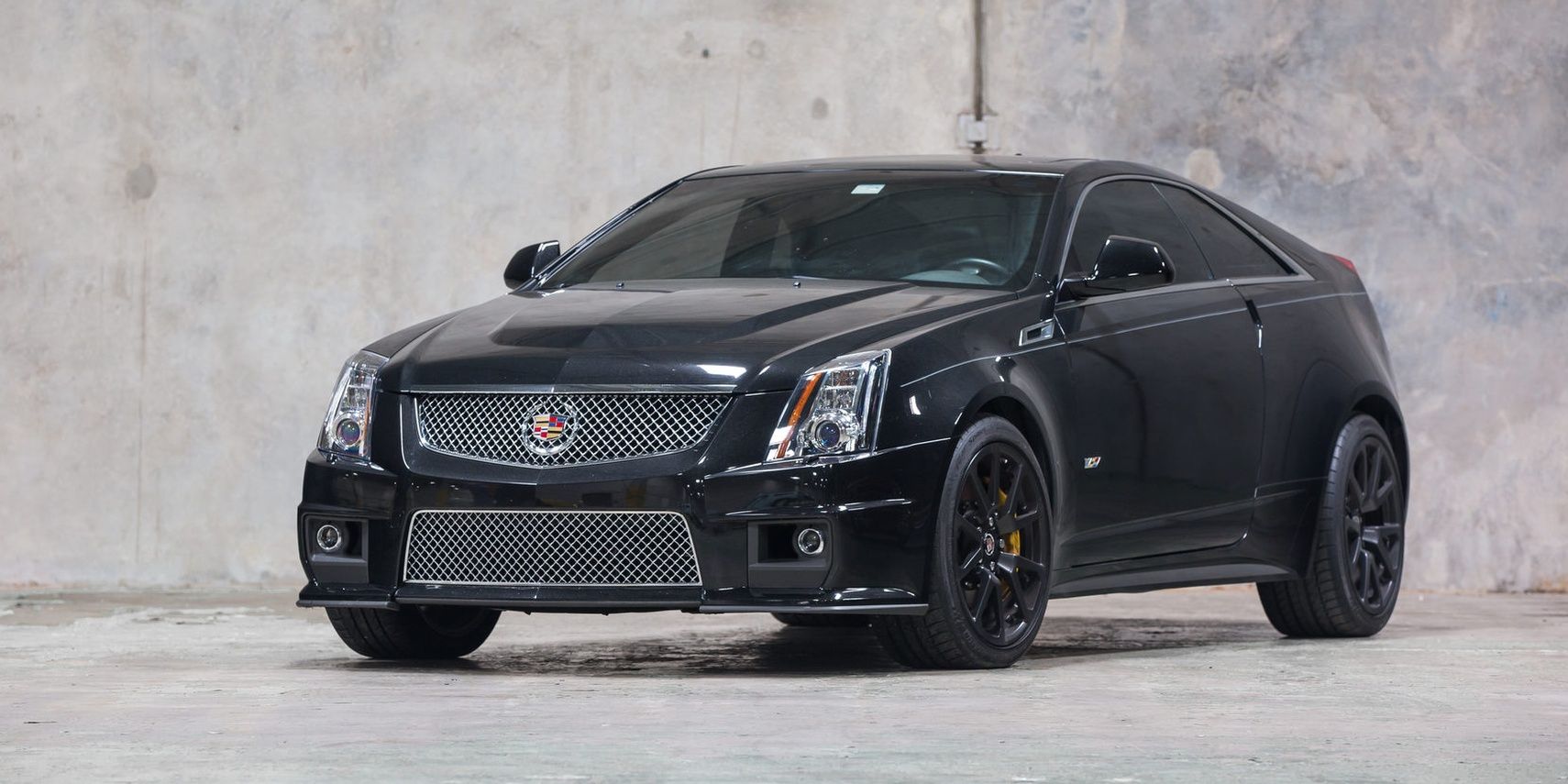 Cadillac CTS-V preto 2013, estacionado