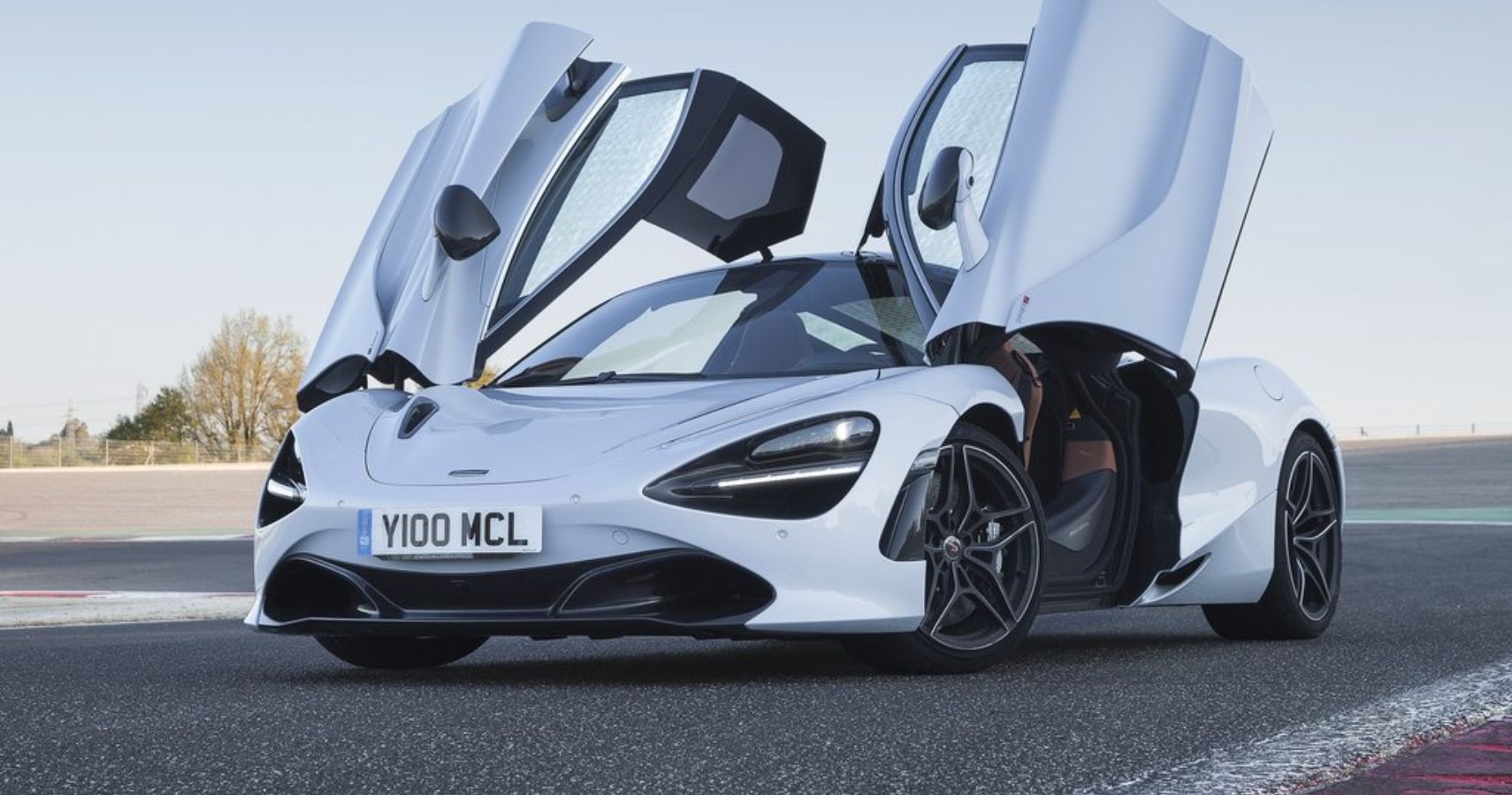 2018 McLaren 720S white supercar