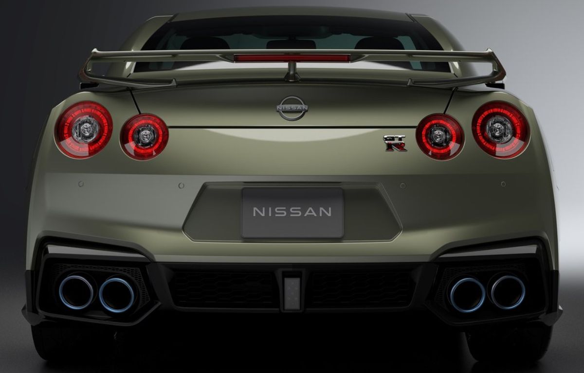2024-nissan-gt-r-exterior-rear-view