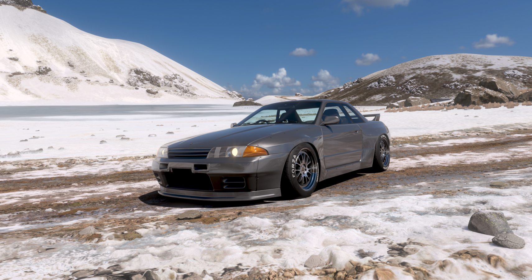 A gray Nissan GT-R R32 in FH5