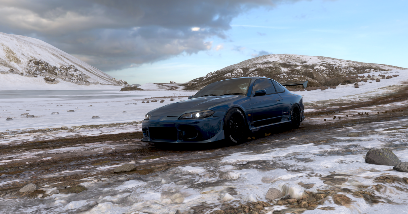 A blue Nissan Silvia S15 in FH5