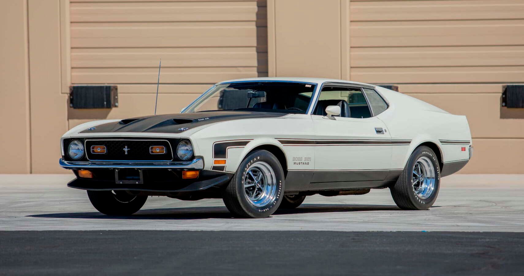 A white 1971 Ford Mustang Boss 351 parked