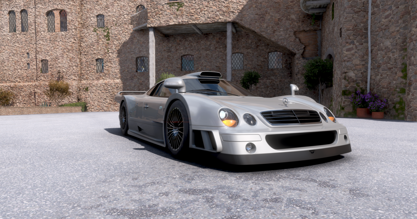 A silver 1998 Mercedes-Benz AMG CLK GTR in FH5