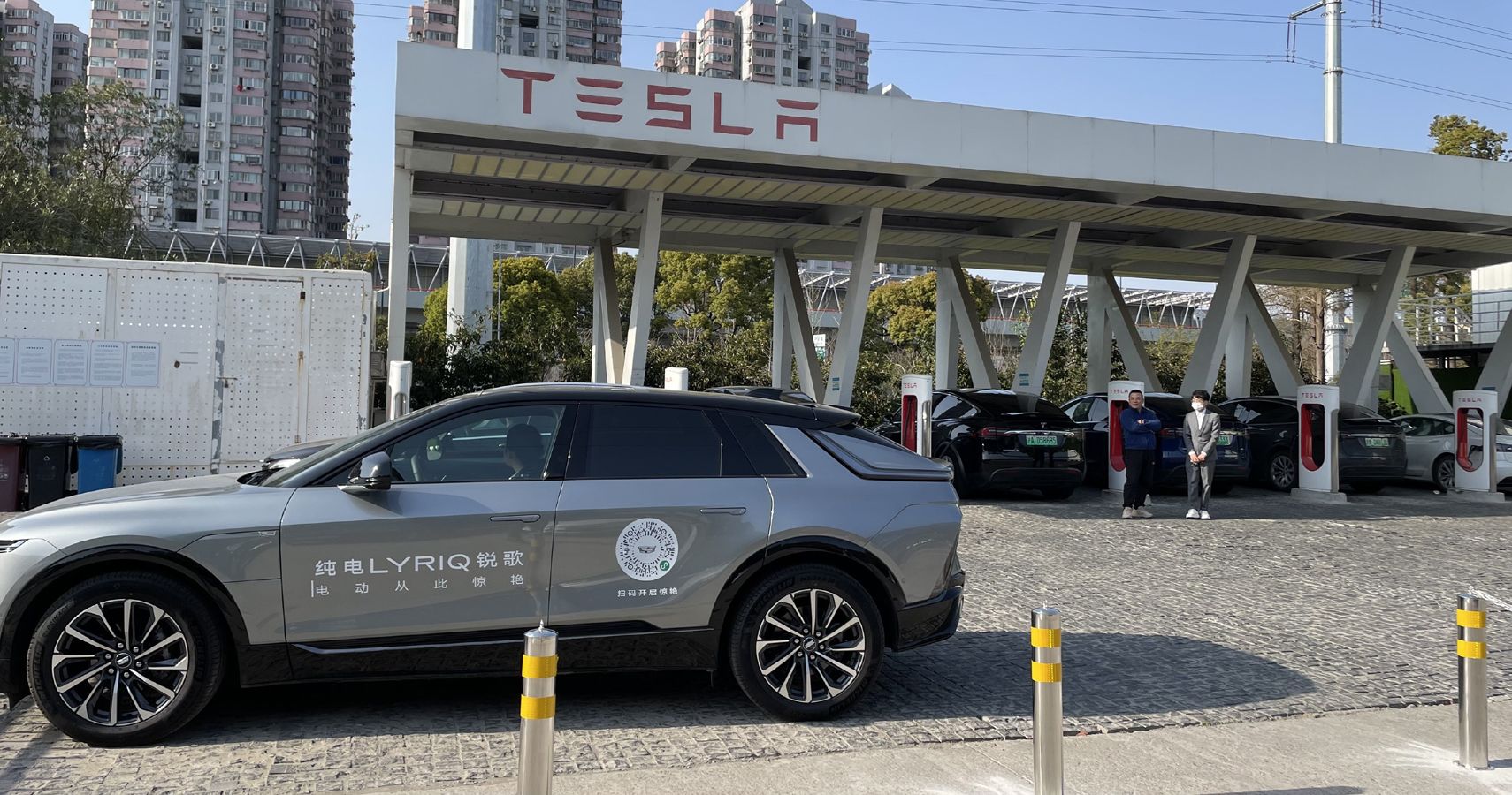 Cadillac Sales Team Poaching Tesla Buyers At Superchargers With The Lyriq EV