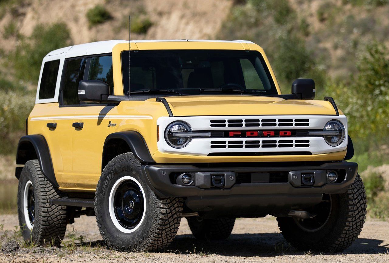 Ford-Bronco_Heritage_Edition-2023-