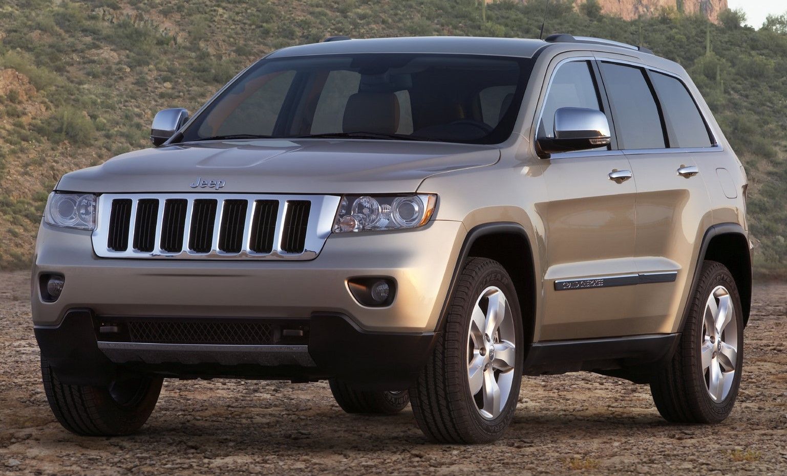 The front of the 2011 Jeep Grand Cherokee.