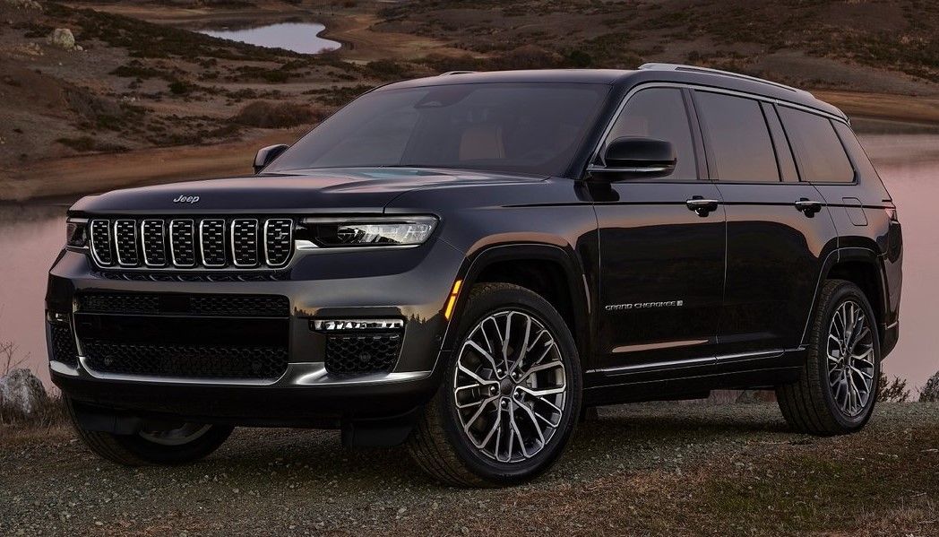 The 2021 Jeep Grand Cherokee by the lake. 