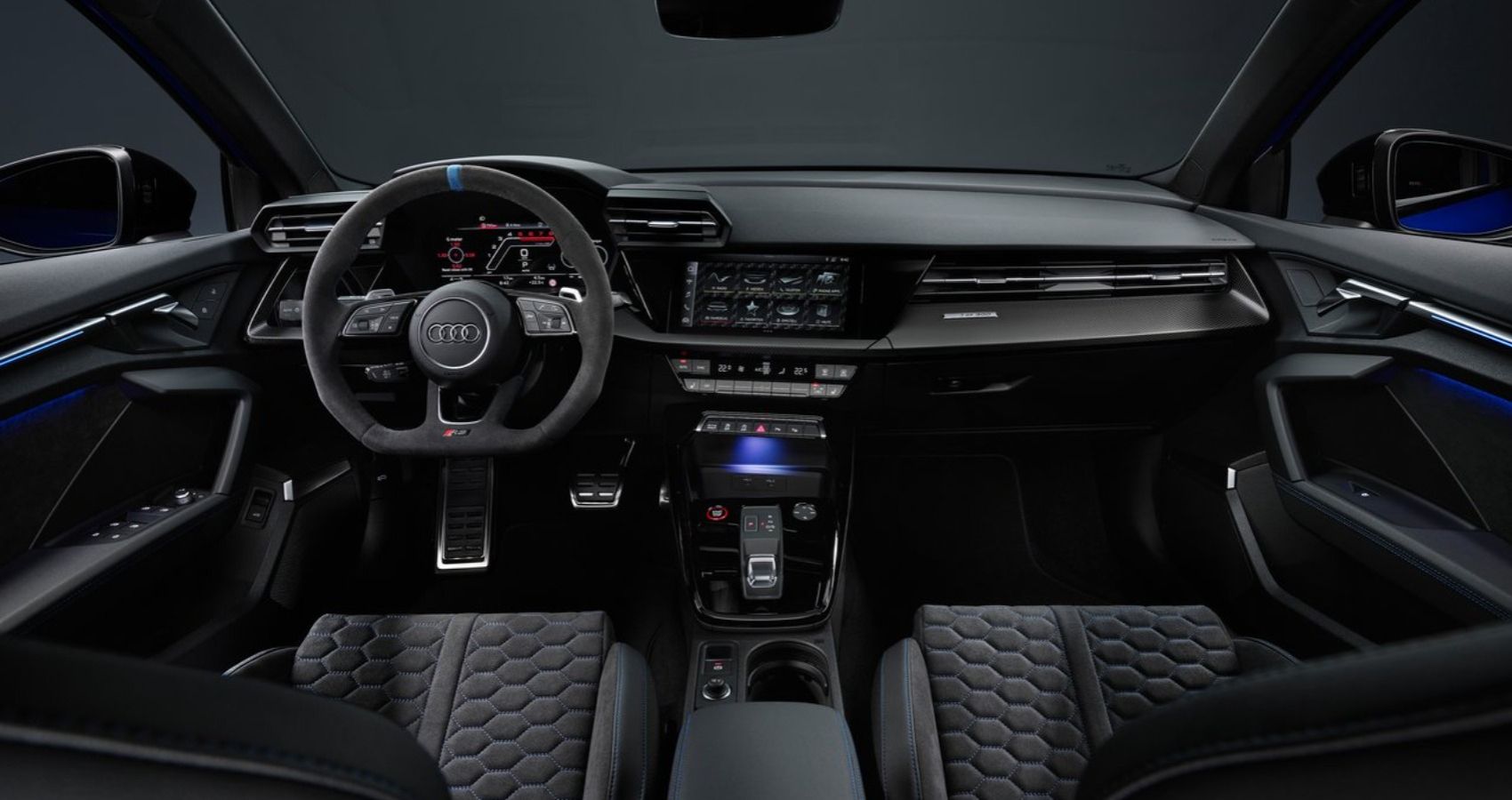 Изображение кабины Audi RS3 2023 года