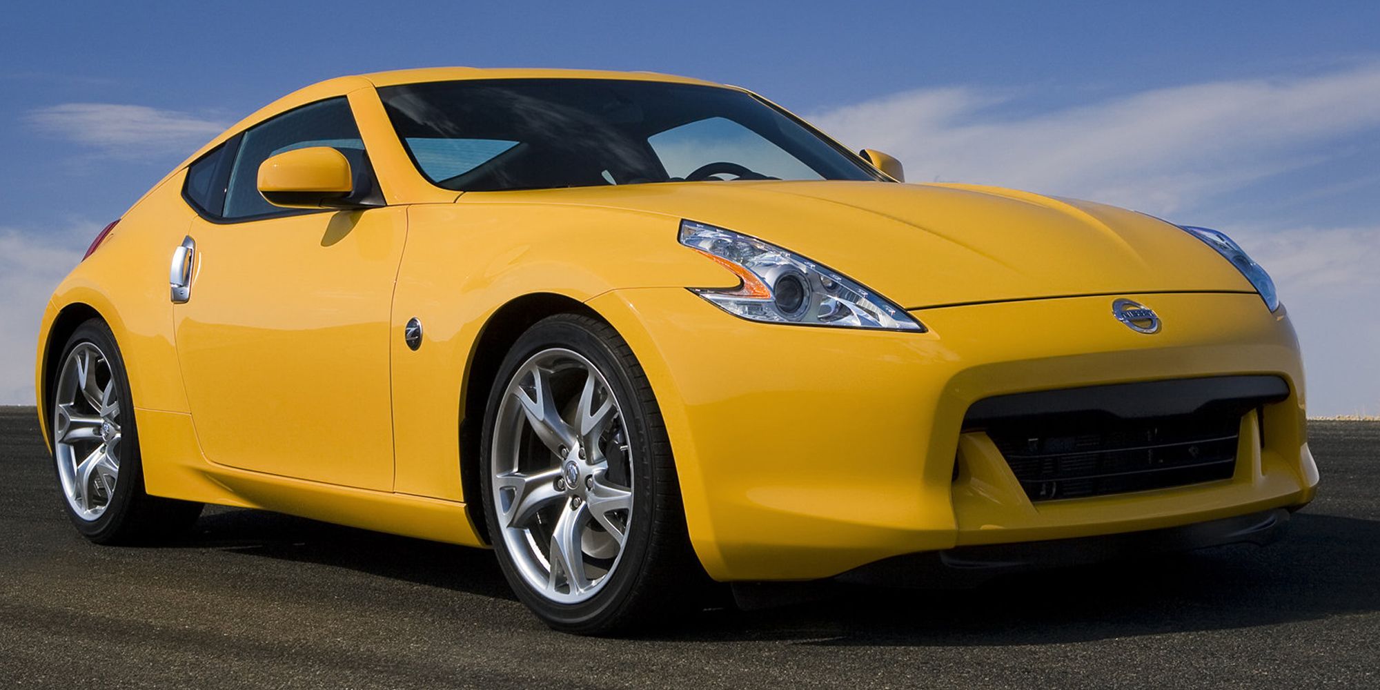 Nissan 370Z Front Quarter Chicane Amarelo