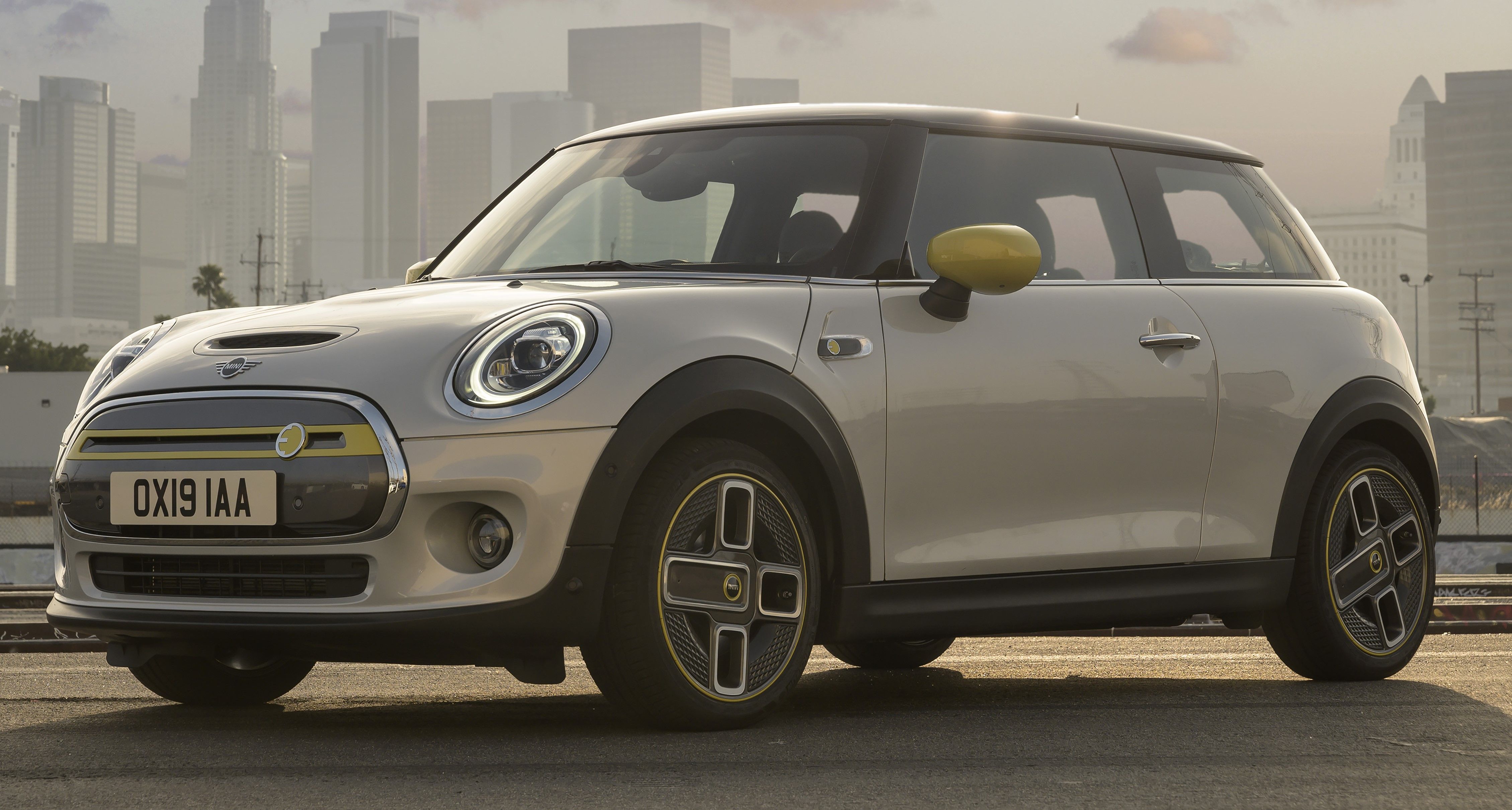 Un coup d’œil à la Mini Cooper Electric 2021.