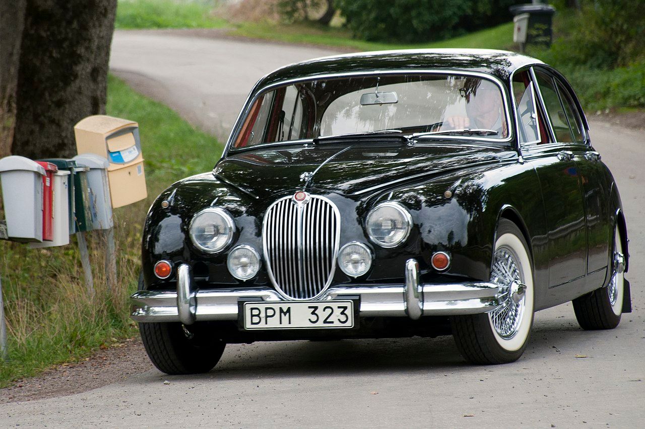 1280px-Jaguar_Mark_II_3.8_L_1962-1