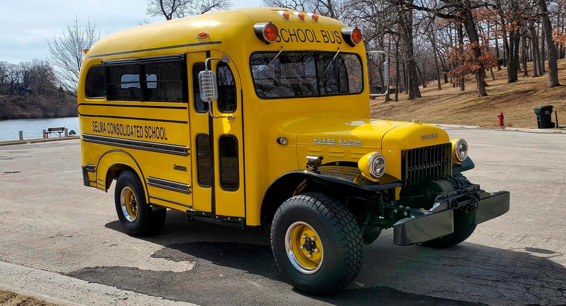 1948-Dodge-Power-Wagon_school_bus