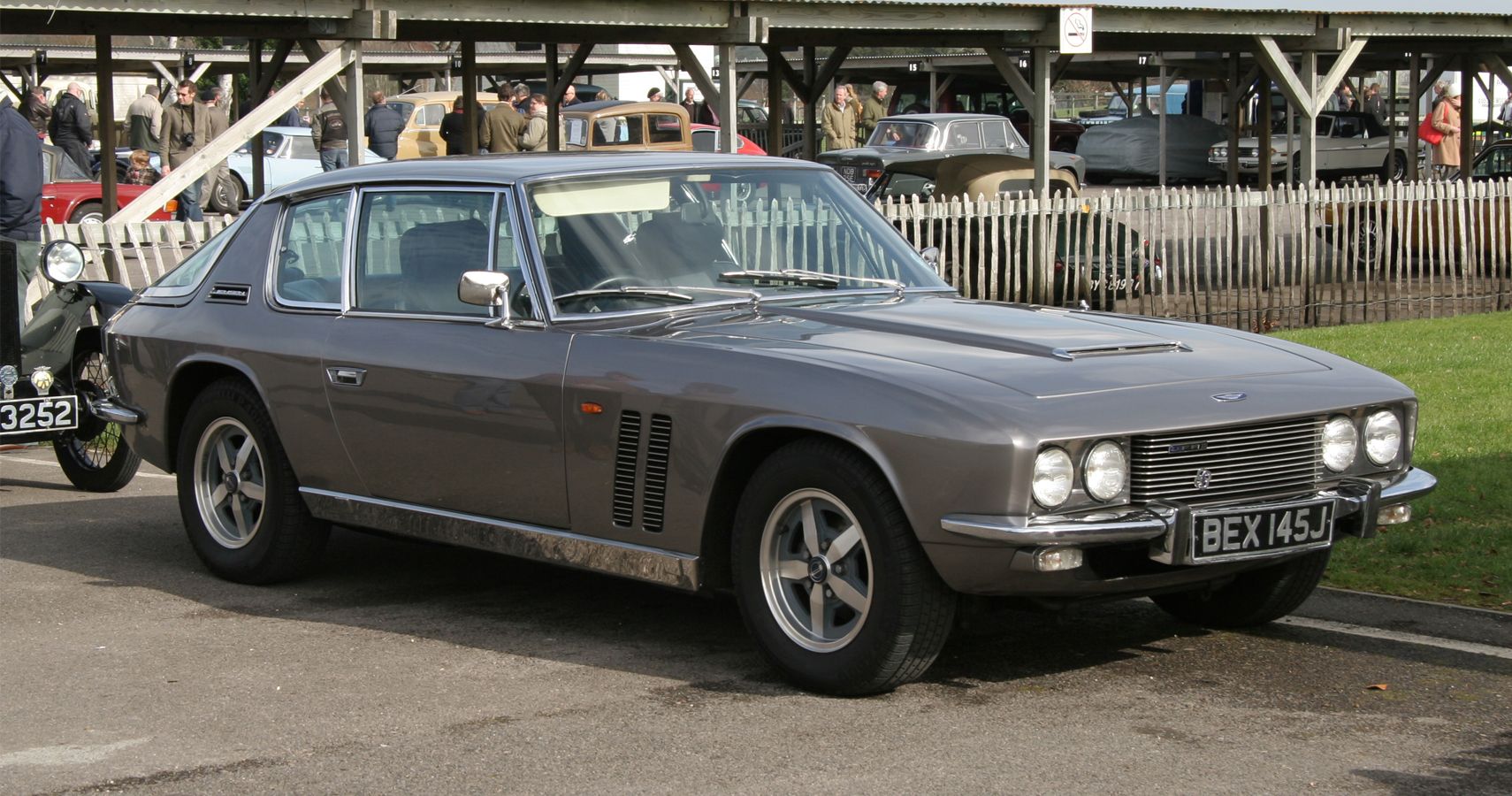 10 Classic British Cars Known For Their Timeless Style