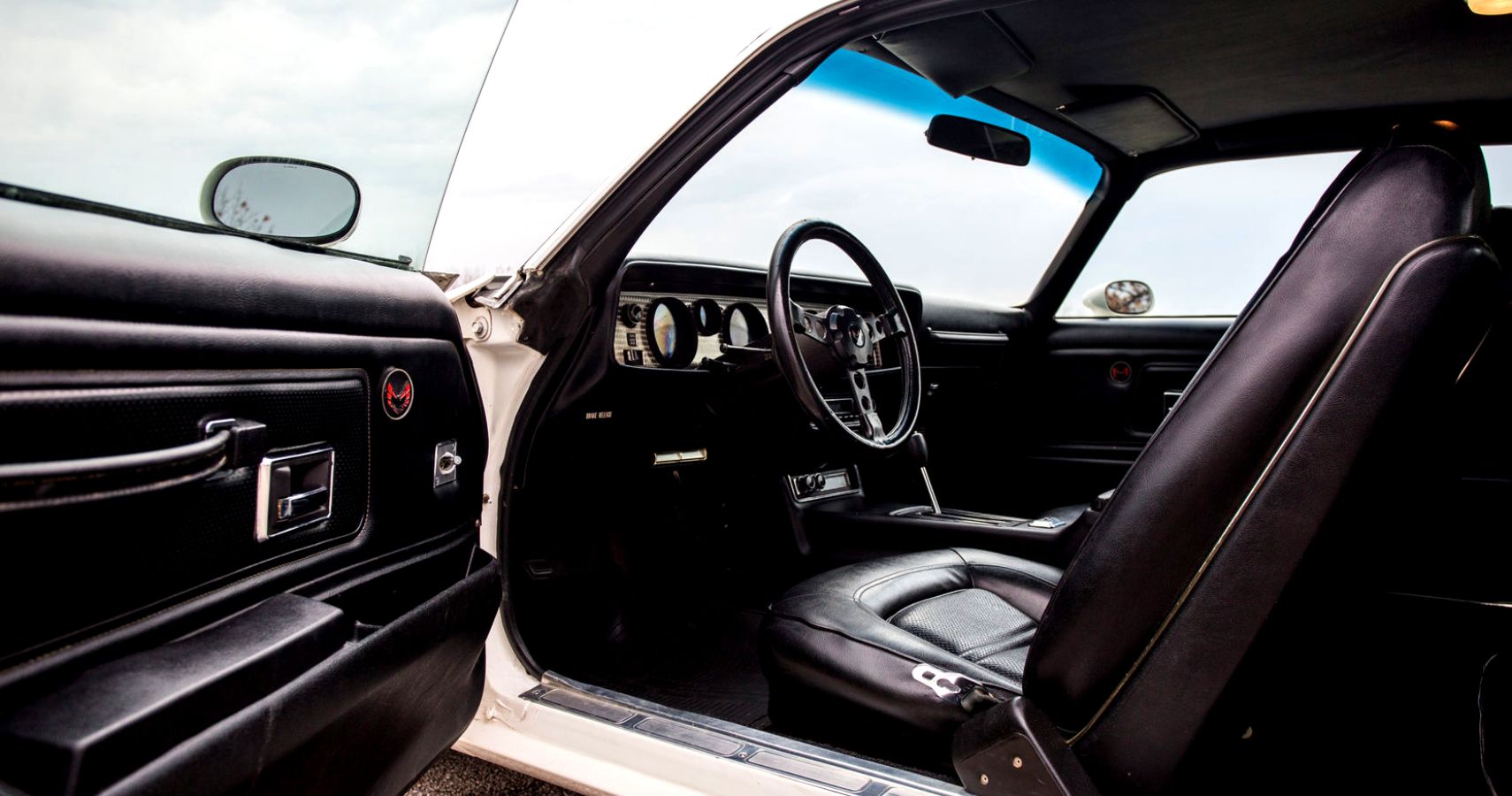 10 Classic American Cars That Had The Best Interiors