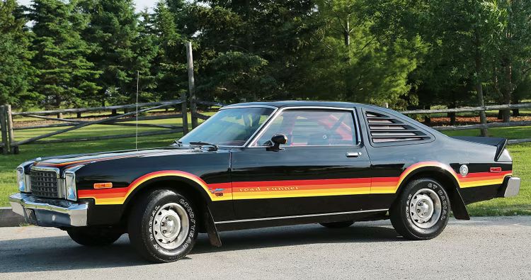 1977-Plymouth-Volaré-Road-Runner black with parked red and yellow stripes