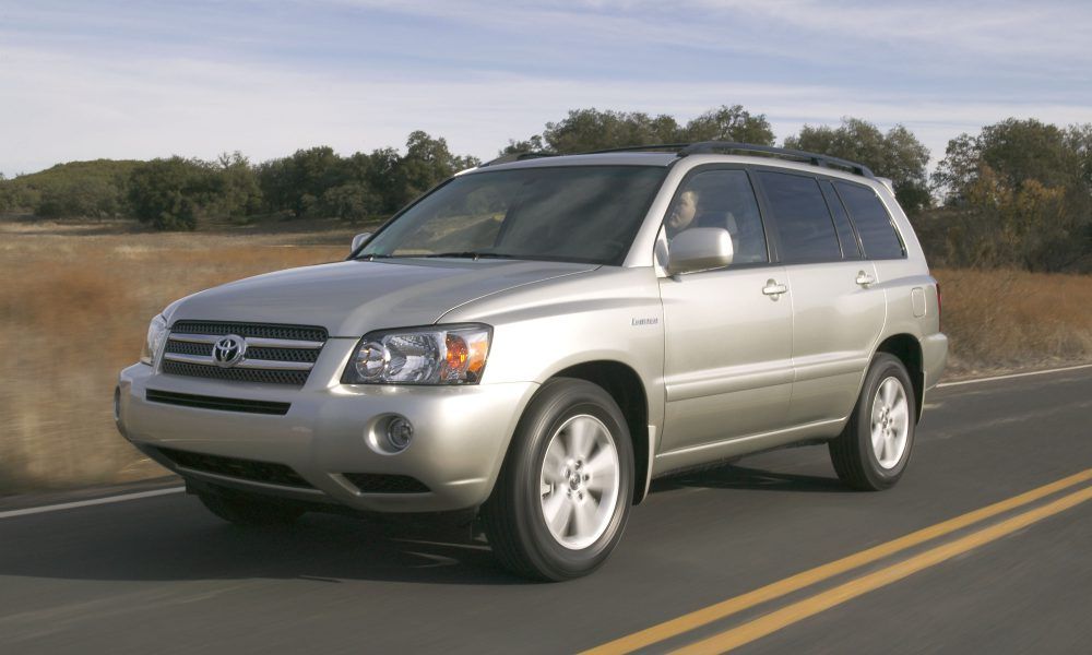 Silver 2005 Toyota Highlander on the road