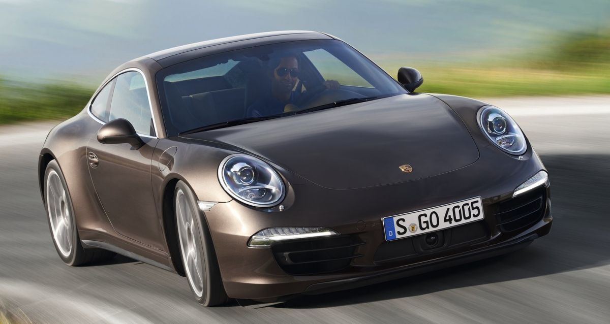 2013 Porsche 911 Carrera 4S Front Profile