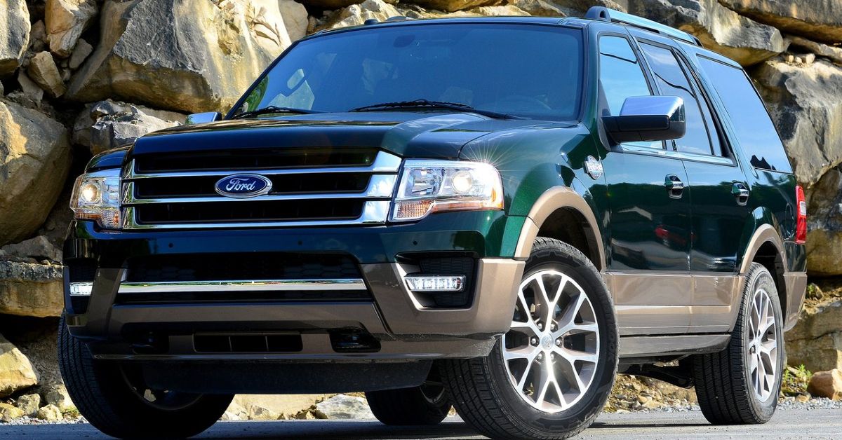 Front angle view of the 2015 Ford Expedition