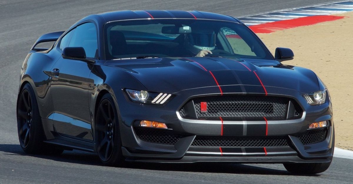 Ford Mustang Shelby GT350R, front quarter view