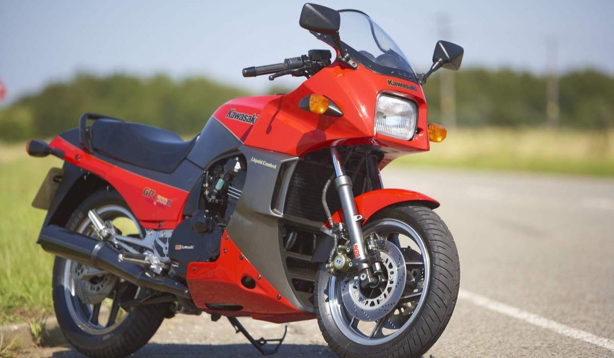 Kawasaki ninja store gpz900r price