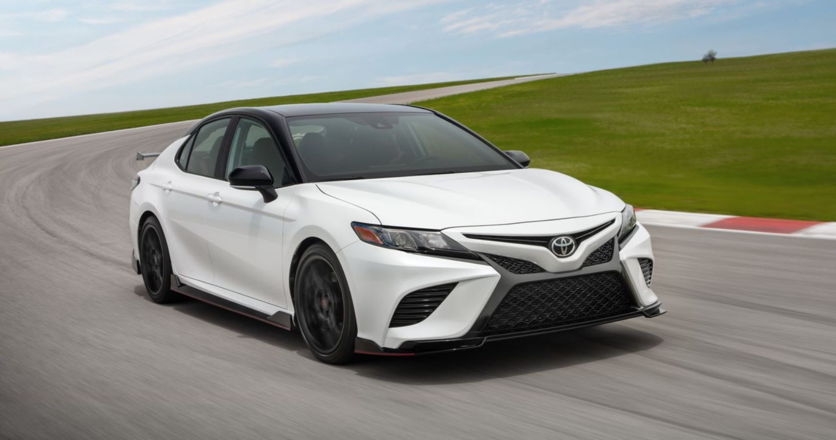 2012 Toyota Camry: The Unexpectedly Great Features - xl0u64b